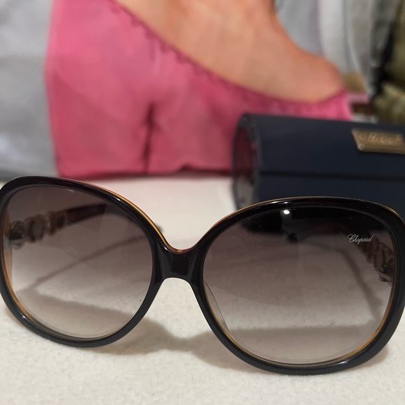 Chopard Swarovski Crystals and Pearls Sunglasses.excellent condition - Picture 4 of 15